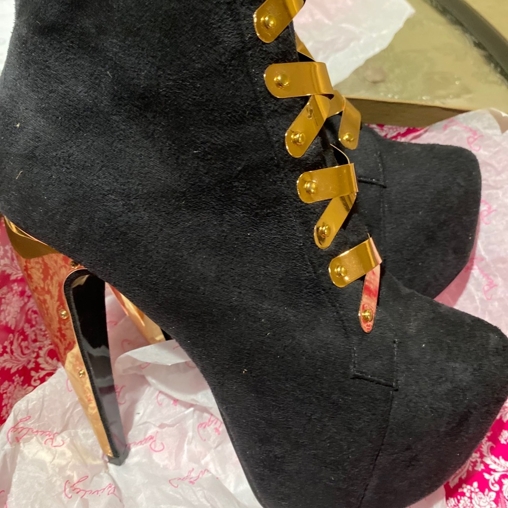 Privileged Surrender boot’s Size 8.5 - Picture 6 of 7